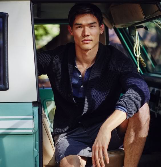 ABERCROMBIE & FITCH PRAISES SUMMER IN THEIR NEW CAMPAIGN COLLECTION