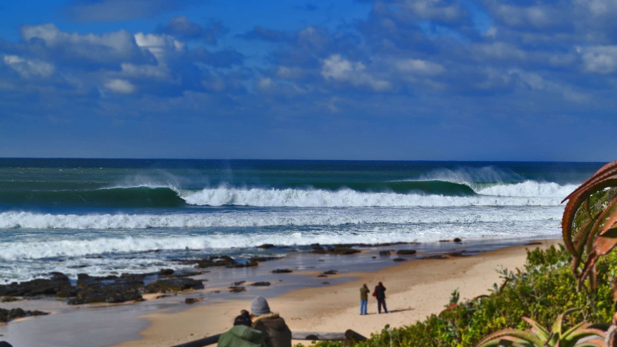 4 SURFING DESTINATIONS IN THE WORLD THAT YOU NEED TO VISIT