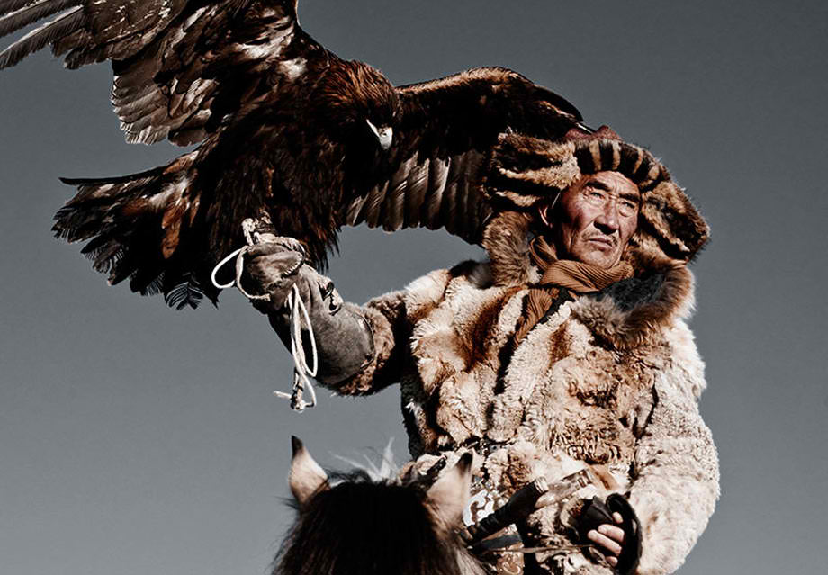 PHOTOGRAPHER CAPTURES THE LAST SURVIVING TRIBES ON EARTH AND IT WAS STUNNING