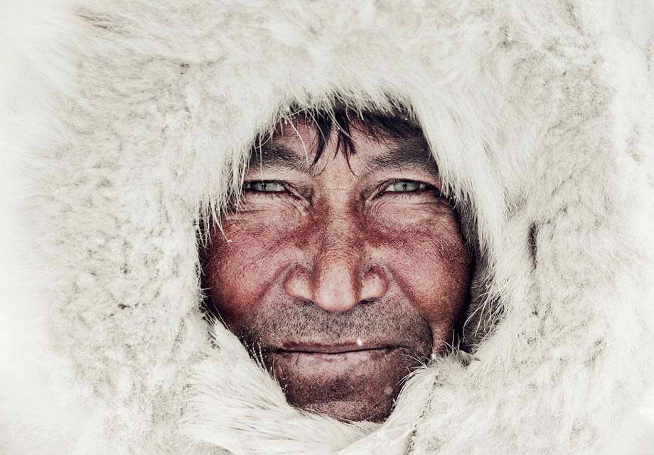 PHOTOGRAPHER CAPTURES THE LAST SURVIVING TRIBES ON EARTH AND IT WAS STUNNING