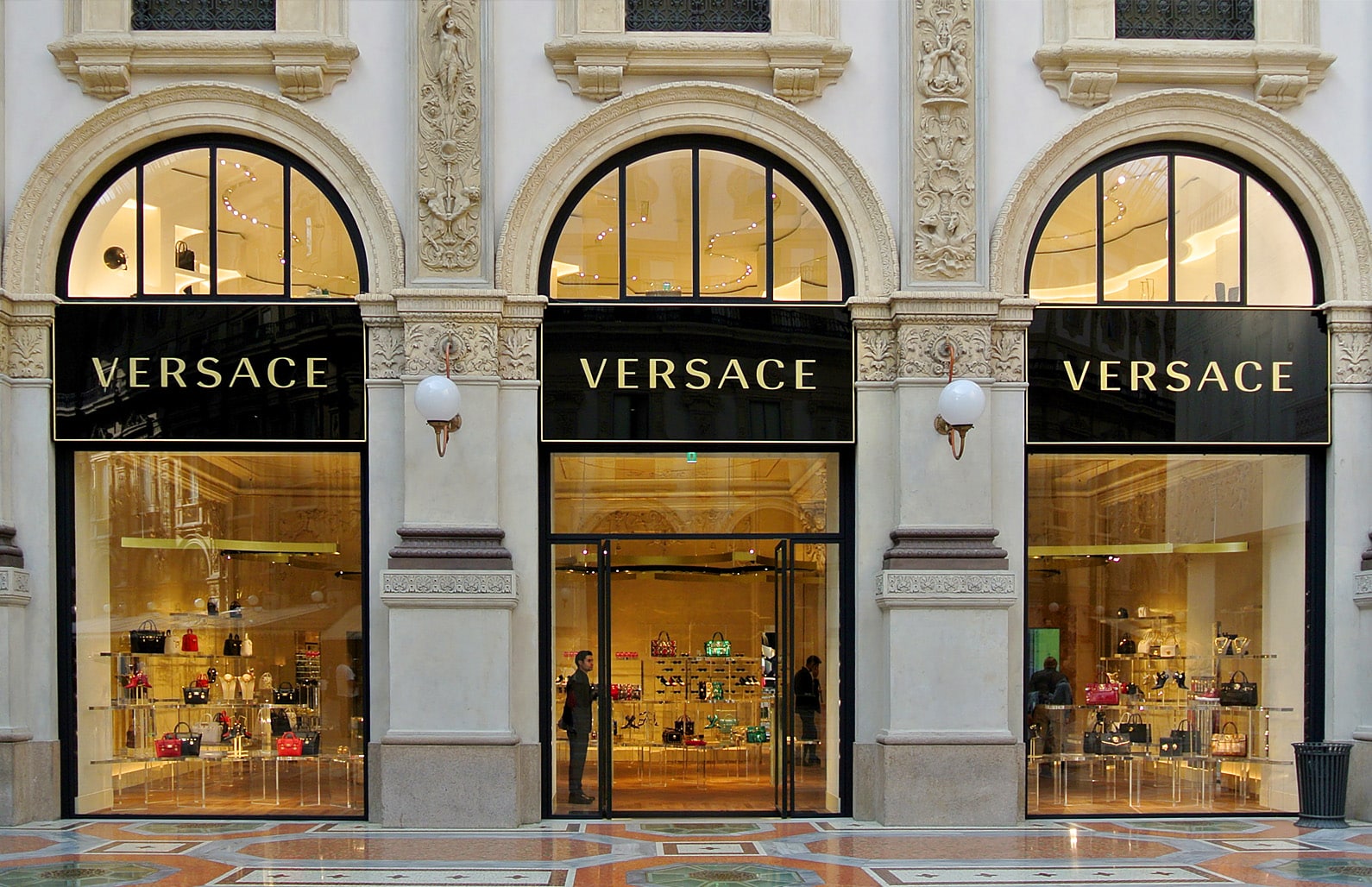 MICHAEL KORS SEALS THE DEAL WITH VERSACE