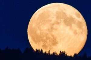 A BIGGER AND BRIGHTER 'SUPERMOON' IS SET TO RISE ON HOLY WEDNESDAY