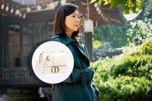 HERE'S THE EXACT WHITE BAG THAT DR. JI'S CARRYING ON EPISODE 13 OF A WORLD OF MARRIED COUPLE