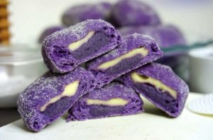 THIS COULD BE THE BEST UBE CHEESE PANDESAL IN THE MARKET